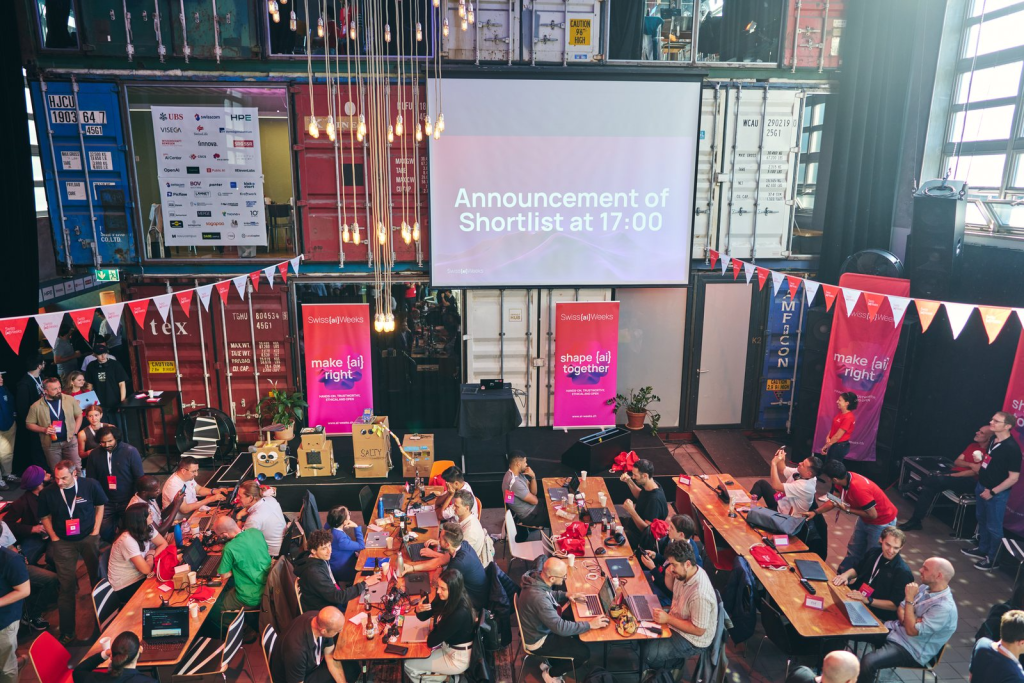 The audience waiting for the shortlist announcement at 17:00.